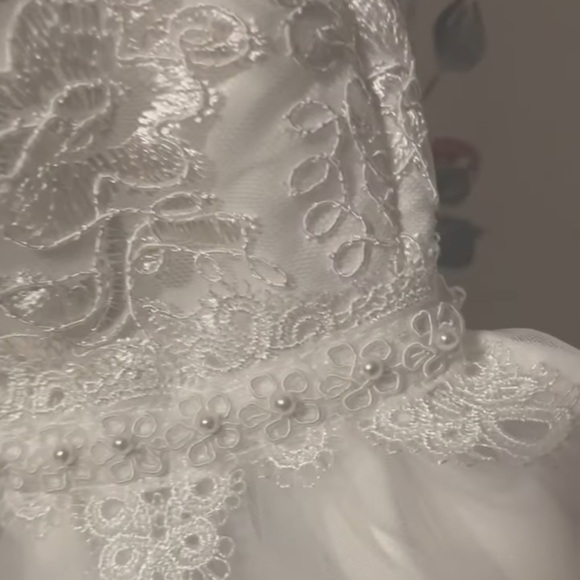 Elegant White Lace Kids Dress - Picture 4 of 6